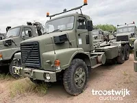 Legertruck met containerhaak - afbeelding 1 van  18
