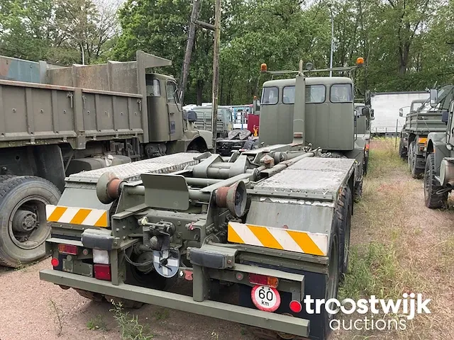 Legertruck met containerhaak - afbeelding 16 van  18