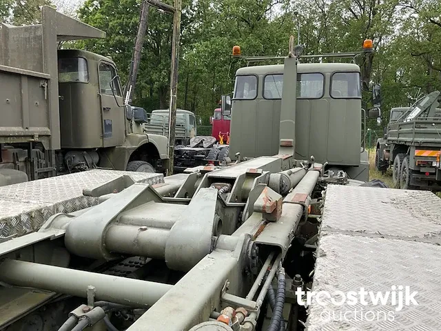 Legertruck met containerhaak - afbeelding 17 van  18