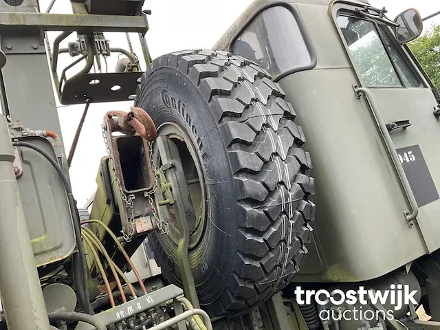 Legertruck met laadkraan - afbeelding 3 van  17