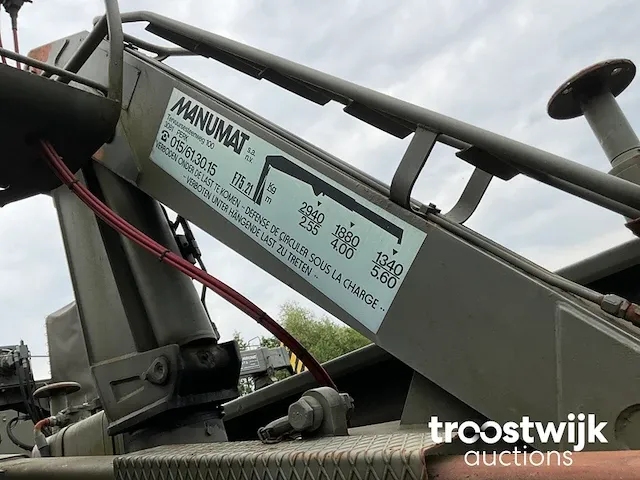 Legertruck met laadkraan - afbeelding 4 van  17
