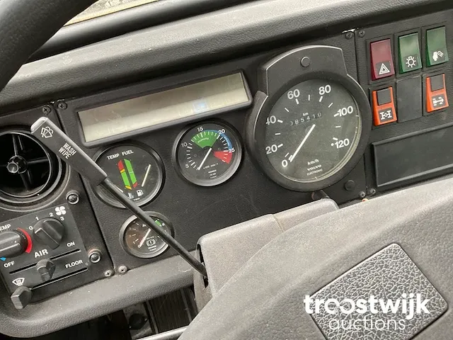 Legertruck met laadkraan - afbeelding 7 van  17