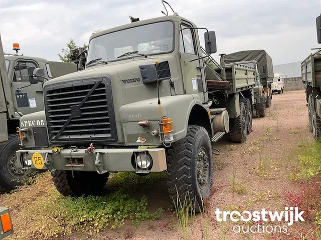 Legertruck met laadkraan - afbeelding 1 van  17