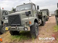 Legertruck met laadkraan - afbeelding 1 van  17