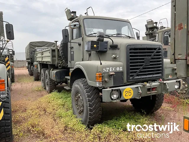 Legertruck met laadkraan - afbeelding 10 van  17