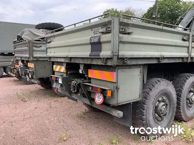 Legertruck met laadkraan - afbeelding 14 van  17