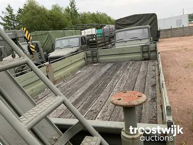 Legertruck met laadkraan - afbeelding 16 van  17