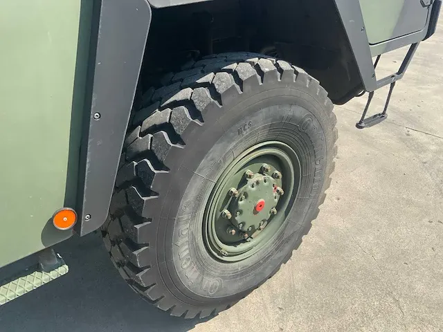 Legertruck - afbeelding 2 van  43