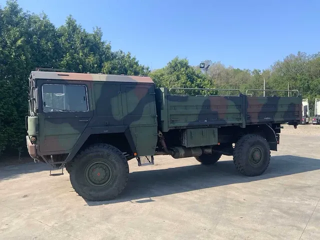 Legertruck - afbeelding 22 van  43