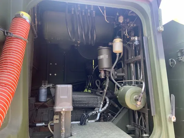 Legertruck - afbeelding 26 van  43