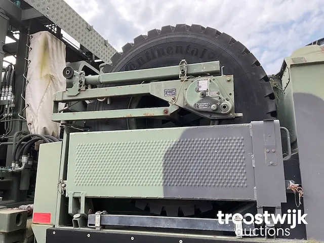 Legertruck - afbeelding 7 van  24