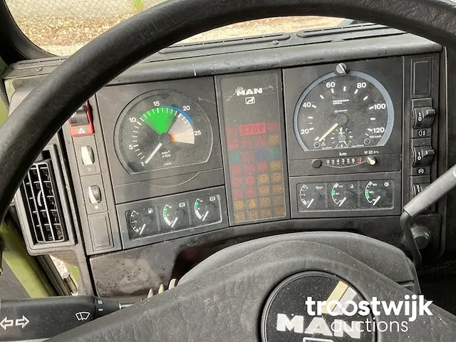 Legertruck - afbeelding 11 van  24