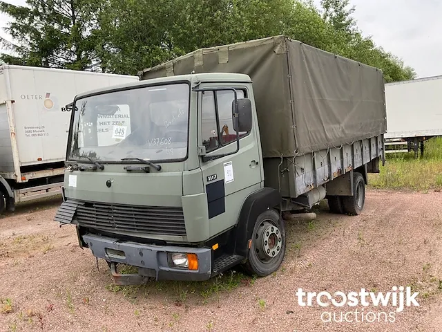 Legertruck - afbeelding 1 van  17