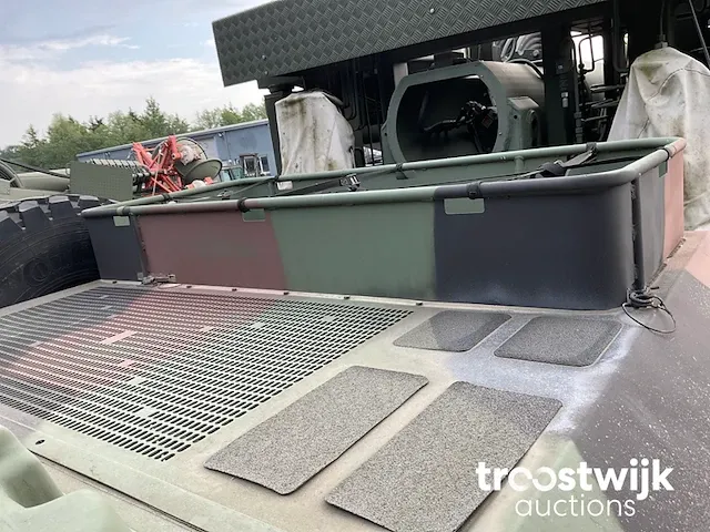 Legertruck - afbeelding 8 van  21