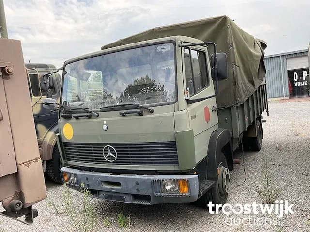 Legertruck - afbeelding 1 van  13