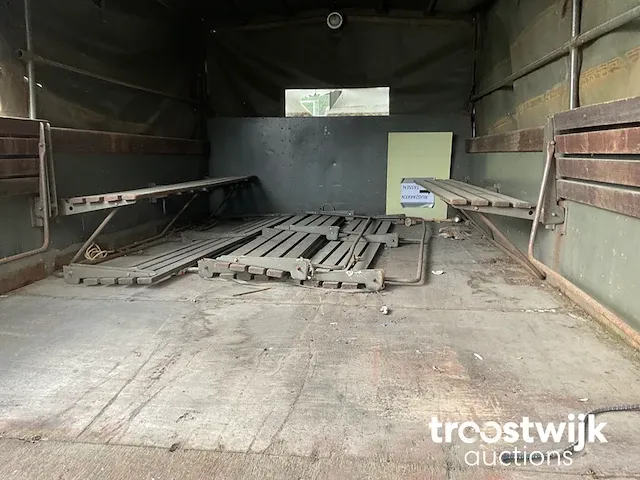 Legertruck - afbeelding 13 van  13