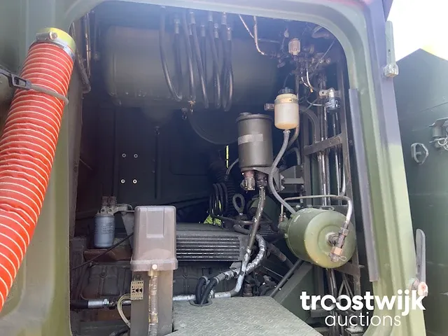 Legertruck - afbeelding 26 van  43