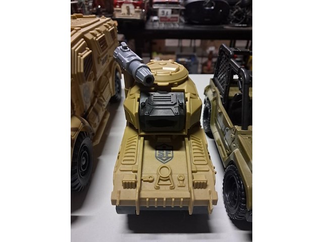 Legervoertuig 3 x met mannetjes 6 x - afbeelding 2 van  6