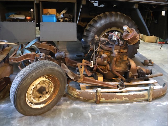 Legervrachtwagen bedford 1952 - afbeelding 2 van  18