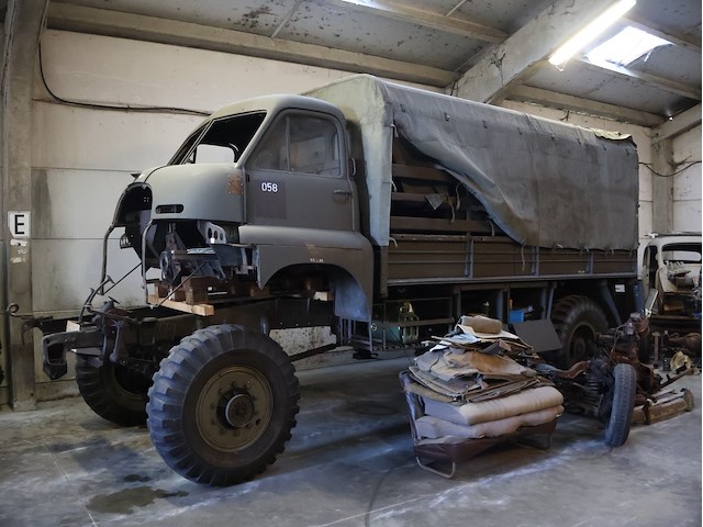 Legervrachtwagen bedford 1952 - afbeelding 1 van  18