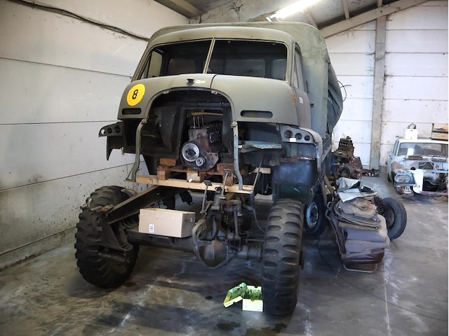 Legervrachtwagen bedford 1952 - afbeelding 11 van  18