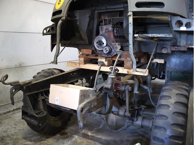 Legervrachtwagen bedford 1952 - afbeelding 15 van  18