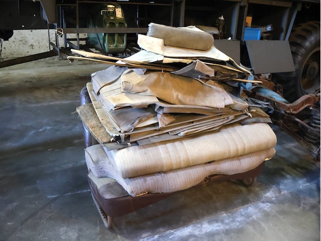 Legervrachtwagen bedford 1952 - afbeelding 18 van  18