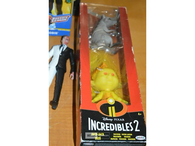 Lego badman hoofd, batman en robin nog in verpakking, incredibles in verpakking - afbeelding 4 van  4