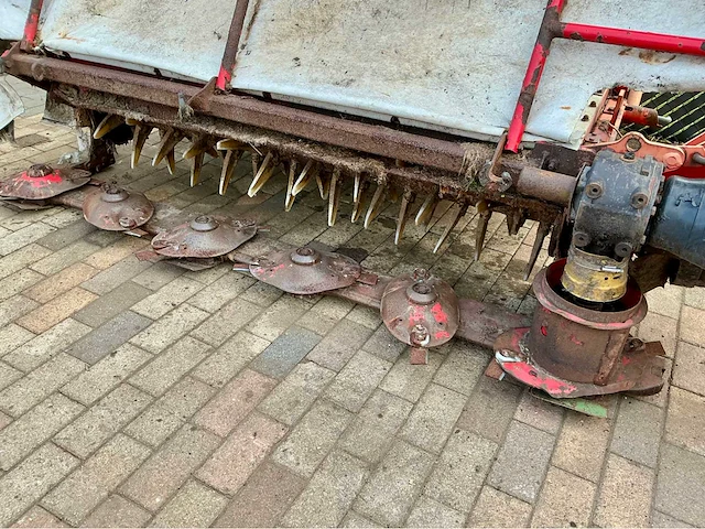 Lely 240tc schijven maaier met kneuzer - afbeelding 8 van  8