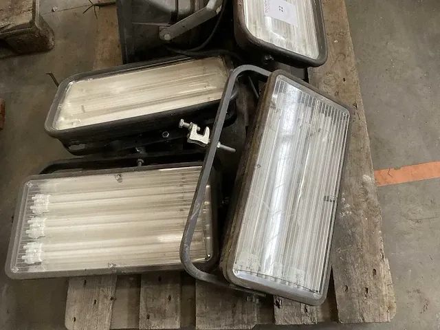 Lena lighting magnum 108w ev6 buitenverlichting (5x) - afbeelding 2 van  3