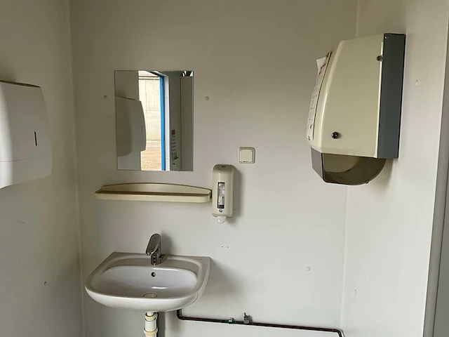 Lenaerts-blommaerts sanitair container - afbeelding 4 van  8