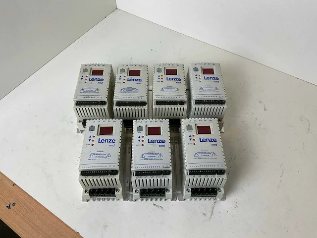 Lenze esmd371l4txa frequentieregelaar (7x) - afbeelding 1 van  10
