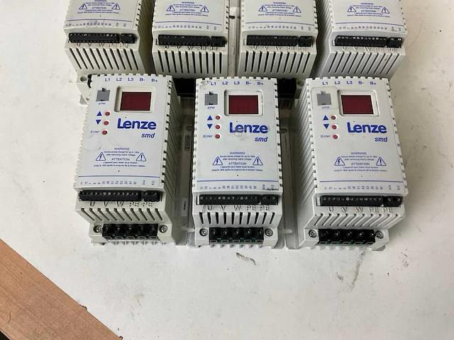 Lenze esmd371l4txa frequentieregelaar (7x) - afbeelding 4 van  10