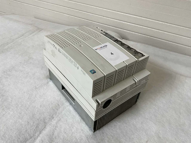 Lenze evs9327-civ00 frequentieregelaar - afbeelding 1 van  5