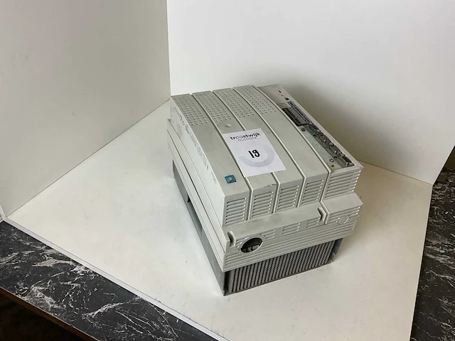 Lenze evs9327 frequentieregelaar - afbeelding 1 van  8