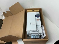 Lenze i550 i55be330f10v10000s frequentieregelaar - afbeelding 1 van  9
