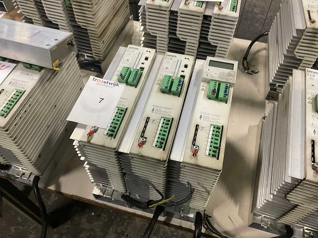 Lenze vector 8200 drives (3x) - afbeelding 1 van  3