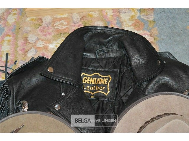 Leren jas en 2 hoeden - afbeelding 2 van  3