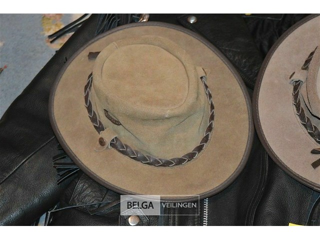 Leren jas en 2 hoeden - afbeelding 3 van  3