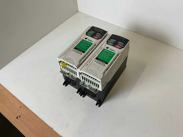 Leroy-somer nidec m200-32 00100 a frequentieregelaar - afbeelding 1 van  5