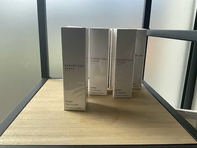 Lesley-ann-poppe led bleaching - afbeelding 8 van  8