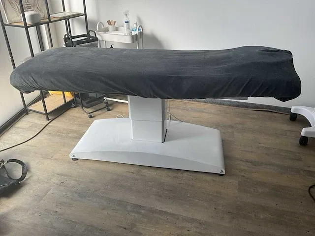 Lesley-ann-poppe massage tafel - afbeelding 1 van  5
