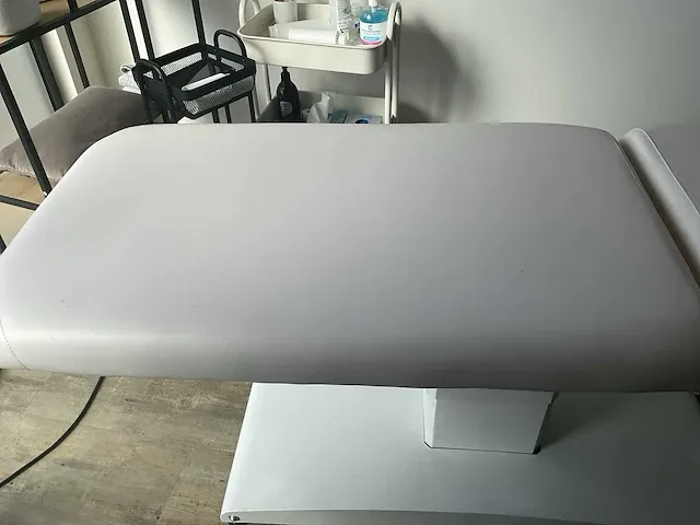 Lesley-ann-poppe massage tafel - afbeelding 5 van  5