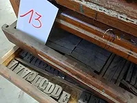 Letterkast met marmeren blad - afbeelding 2 van  2