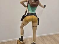 Levensgroot beeld lara croft - afbeelding 4 van  10