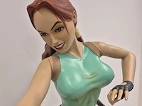 Levensgroot beeld lara croft - afbeelding 5 van  10
