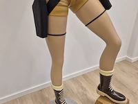 Levensgroot beeld lara croft - afbeelding 6 van  10