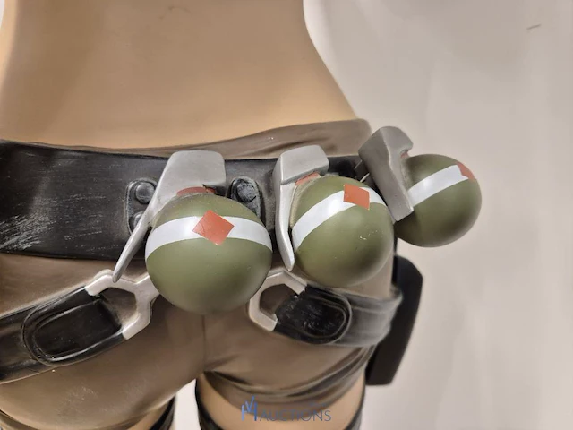 Levensgroot beeld lara croft - afbeelding 4 van  14