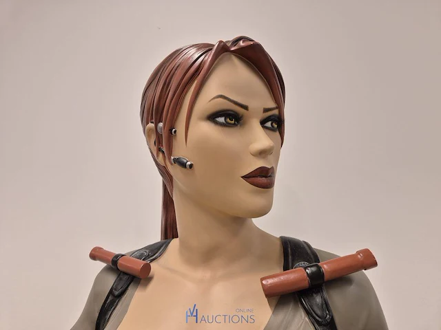 Levensgroot beeld lara croft - afbeelding 9 van  14