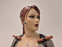 Levensgroot beeld lara croft - afbeelding 9 van  14